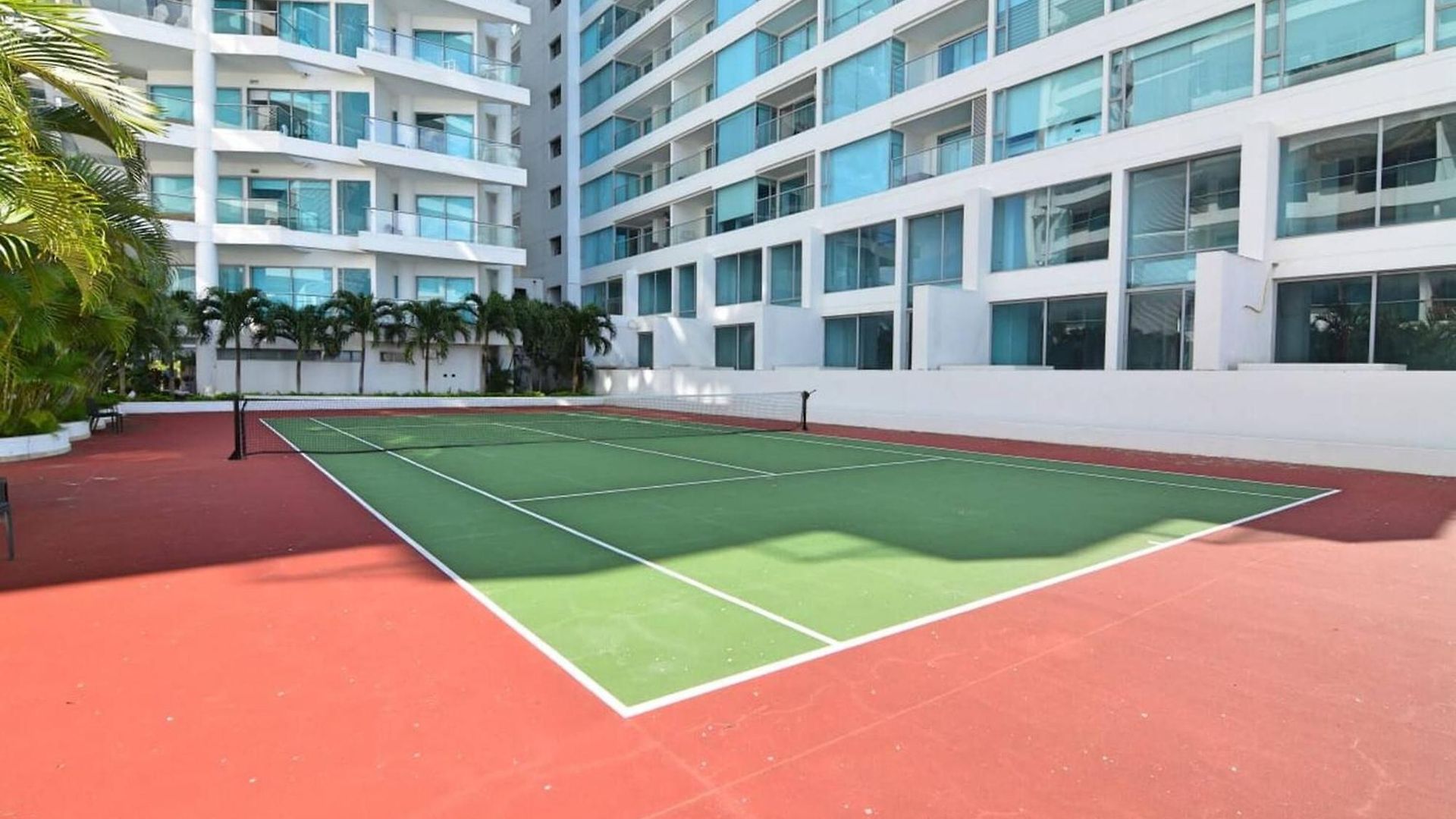 Luxury Pool Near Apartamento