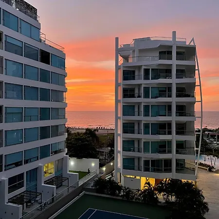 Luxury Pool Near Apartamento
